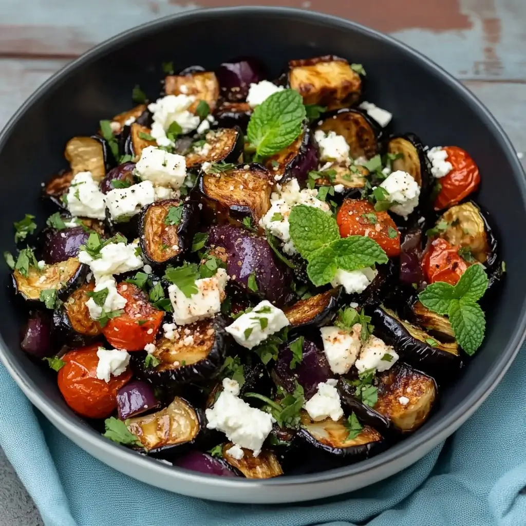 Salade d’Aubergines Grillées à la Feta et Pignons : Une Délicieuse Évasion Méditerranéenne !