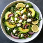 Salade verte de lentilles, épinards et avocat, sauce citron-gingembre