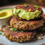 Galettes de Lentilles au Cumin, Sauce à la Crème d'Avocat et Graines de Tournesol