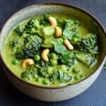 Curry de Brocoli, Épinards et Pois au Lait de Coco : Une Explosion de Verdure Crémeuse !