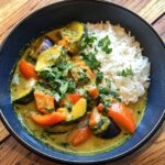 Curry Vert de Légumes de Saison au Lait de Coco et Riz Basmati : L'Exotisme dans votre Assiette !