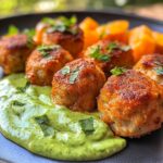 Boulettes Épicées aux Haricots Rouges et Patate Douce, Sauce Avocat-Citron Vert