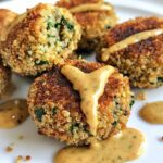 Croquettes de Quinoa et Épinards, Sauce à la Moutarde et au Miel