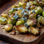 Choux de Bruxelles Rôtis à la Moutarde et au Sirop d'Érable, Bleu d'Auvergne et Graines de Tournesol