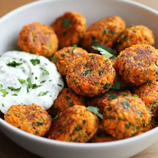 Falafels de Carottes et Pois Chiches, Sauce Yaourt au Citron Vert